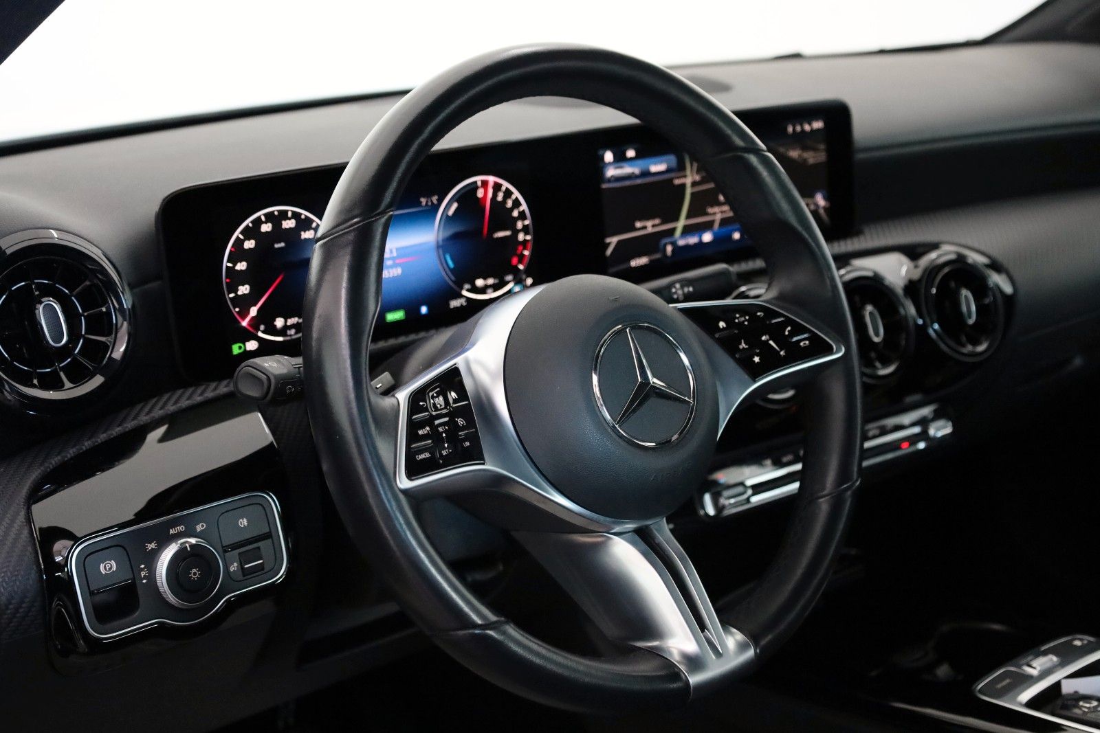 Fahrzeugabbildung Mercedes-Benz A 250 e, T.Leder,Navi,LED,SH,Kamera,FACELIFT !