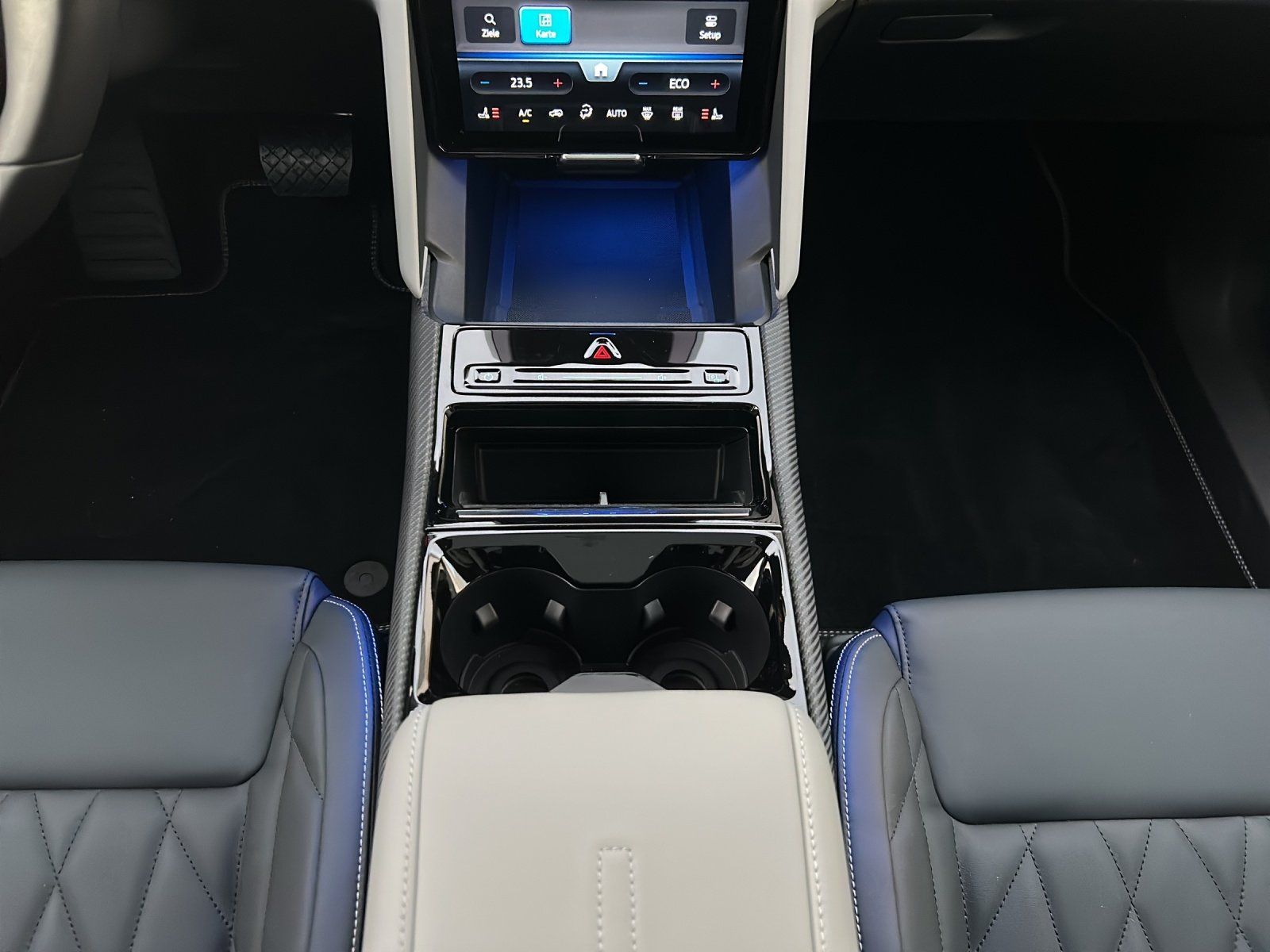 Fahrzeugabbildung Ford Explorer Premium AWD Aut./LED/ACC/360°/AHK/PANO/