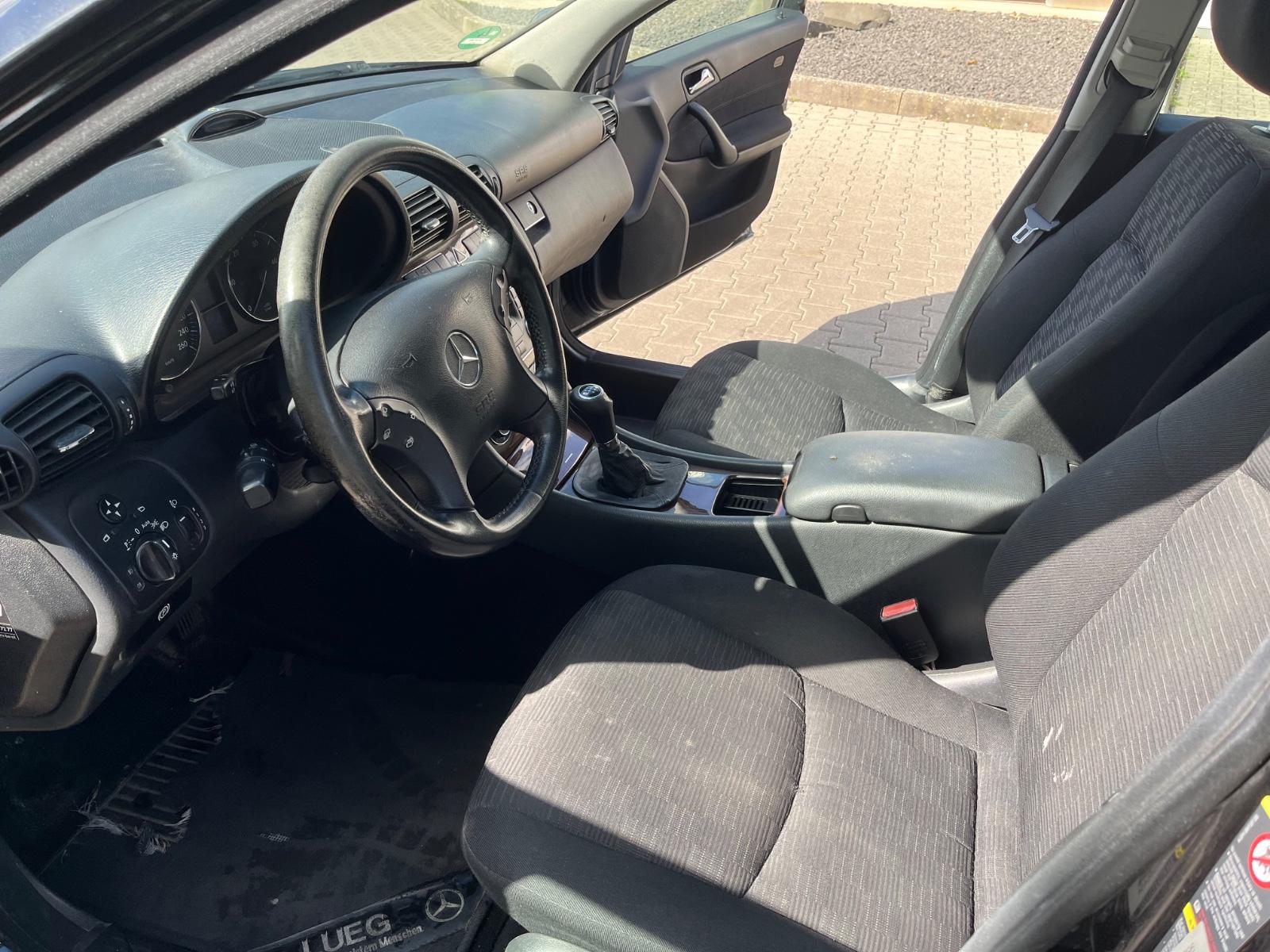 Mercedes-Benz C200 2006 — photo 11