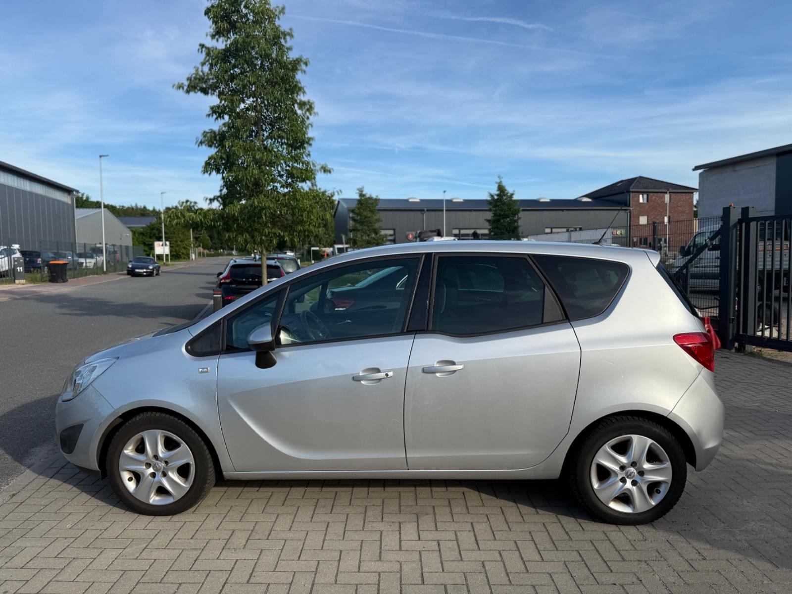 Opel Meriva B Design Edition TÜV NEU/WENIG KM/SCHECKH