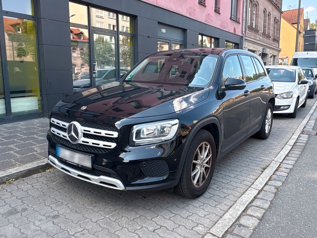 Image of Mercedes-Benz GLB 200