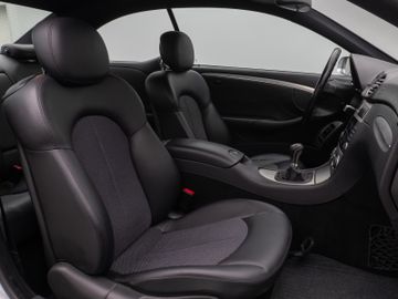 Fahrzeugabbildung Mercedes-Benz CLK 200 Coupe Kompressor Avantgarde Sitzhzg Temp