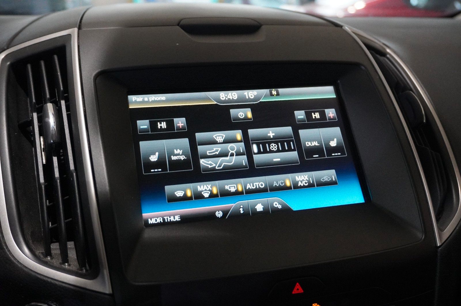 Fahrzeugabbildung Ford S-Max 2.0D BUSINESS 4X4 7-SITZE NAVI/SH/PDC/TEMP