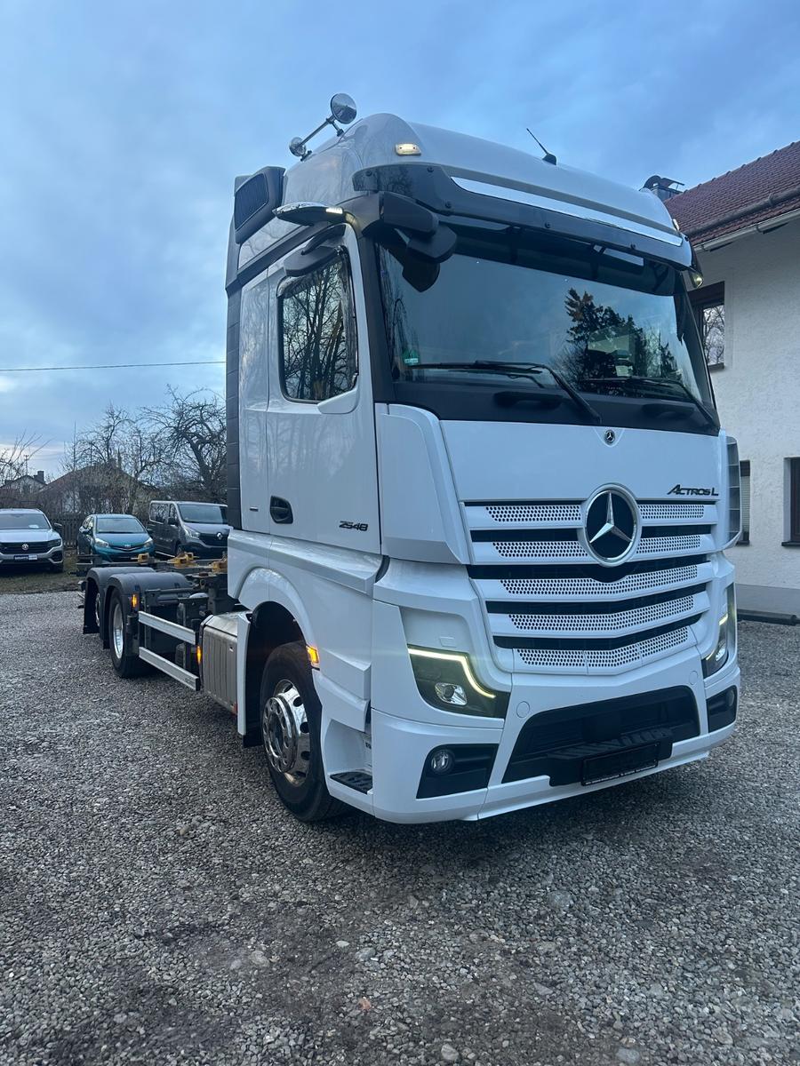 Mercedes-Benz Actros 2548