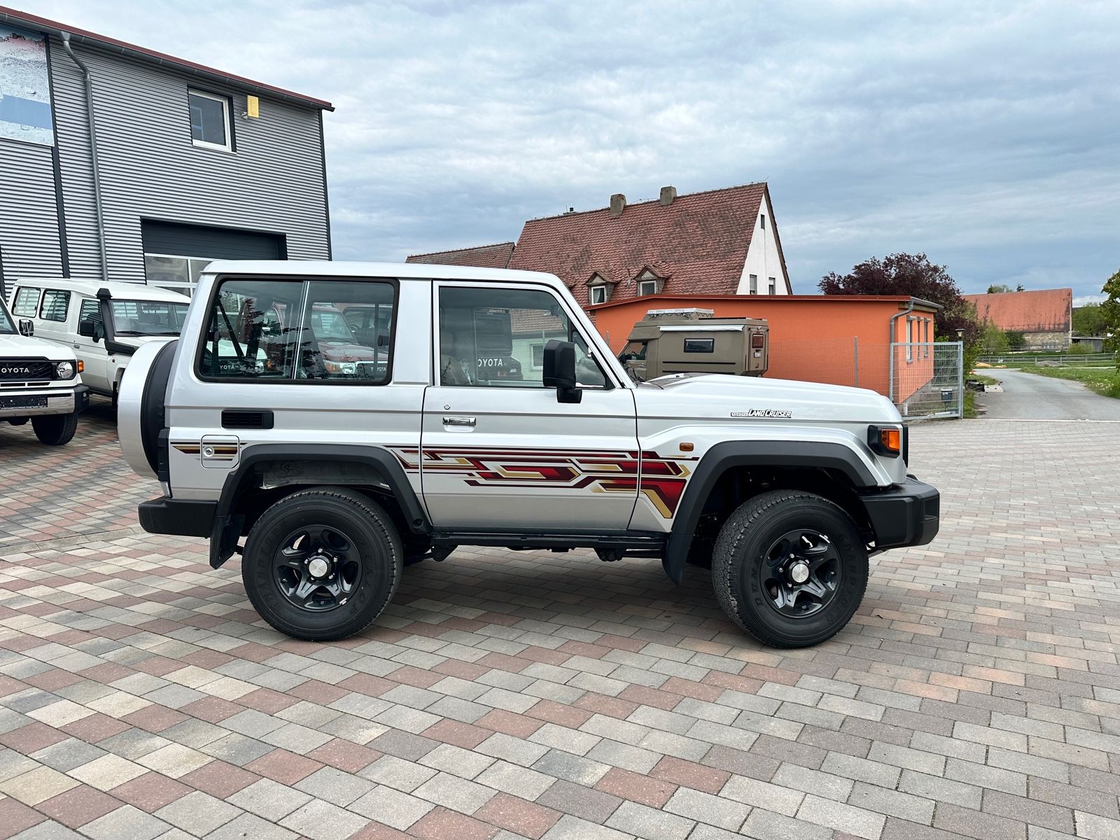 Toyota Land Cruiser GRJ 71 VX LIM Facelift 2025 imagem 3