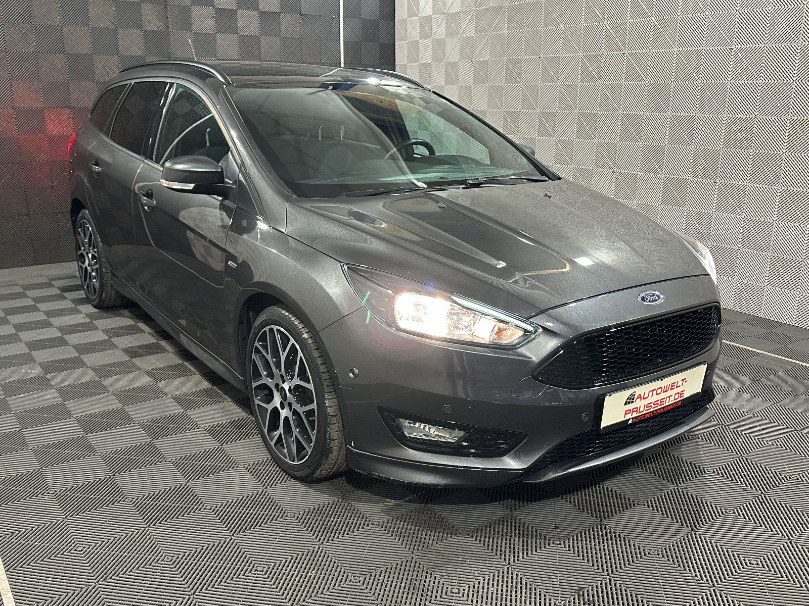 Gebrauchtwagen Ford Focus Focus Turnier*ST LINE*R.KAM-PDC-SHZ-TEMP-LHZ-NAV in Horb am Neckar
