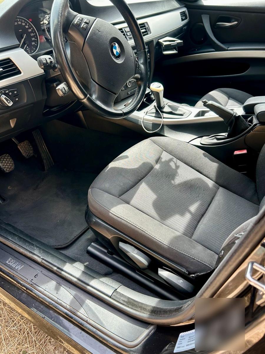 BMW 318 2009 — photo 9