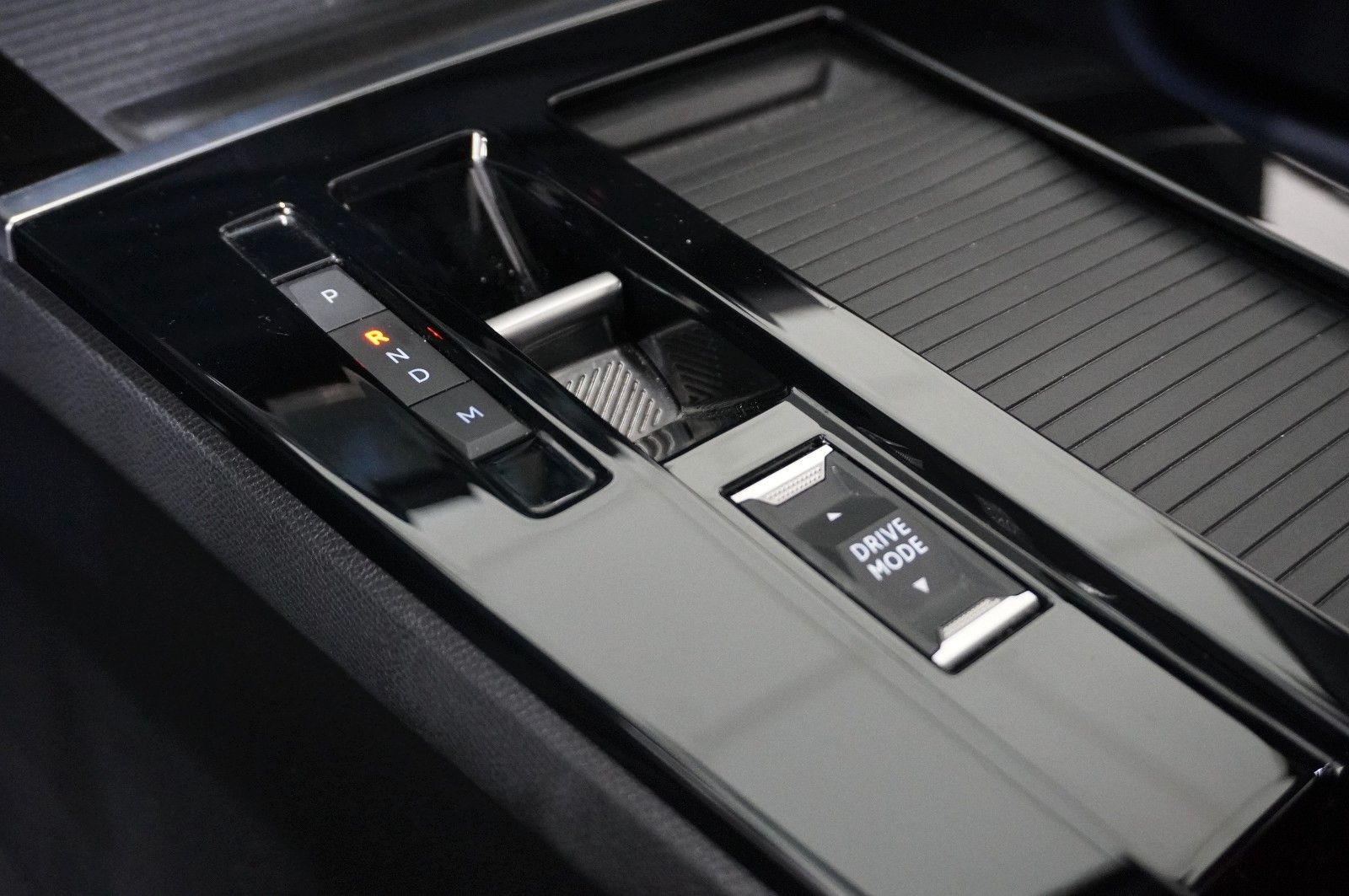 Fahrzeugabbildung Opel Astra L ST 1.2T ULTIMATE NAVI/LED/360°/PANO/DAB+