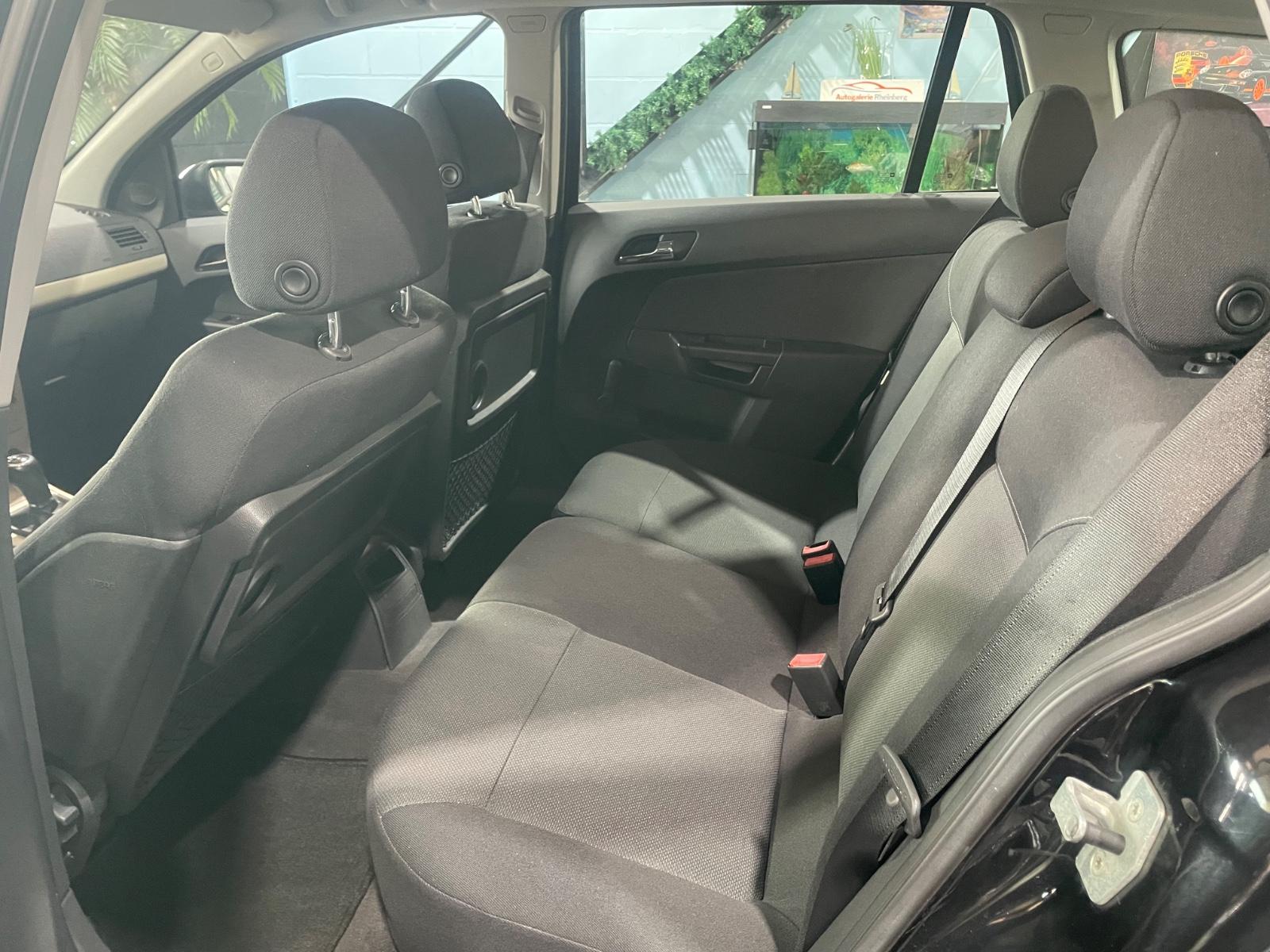 Opel Astra 2007 — photo 13