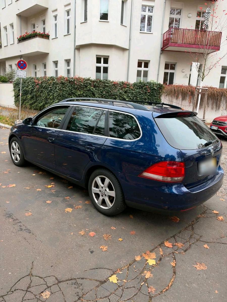 Volkswagen Golf 2008 — салон