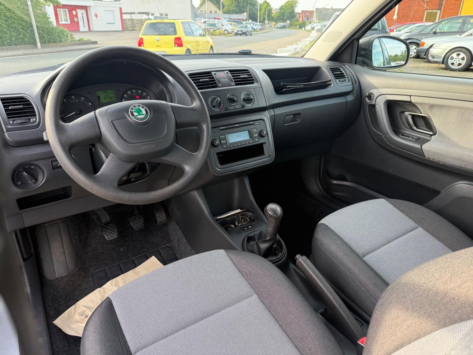 Skoda Fabia 2010 — photo 9