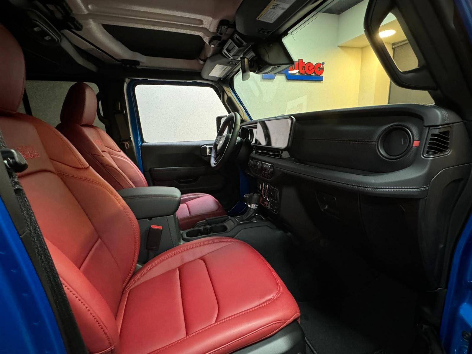 Fahrzeugabbildung Jeep RUBICON 392-6.4L HEMI V8-RECON 35"-STEEL BUMPER