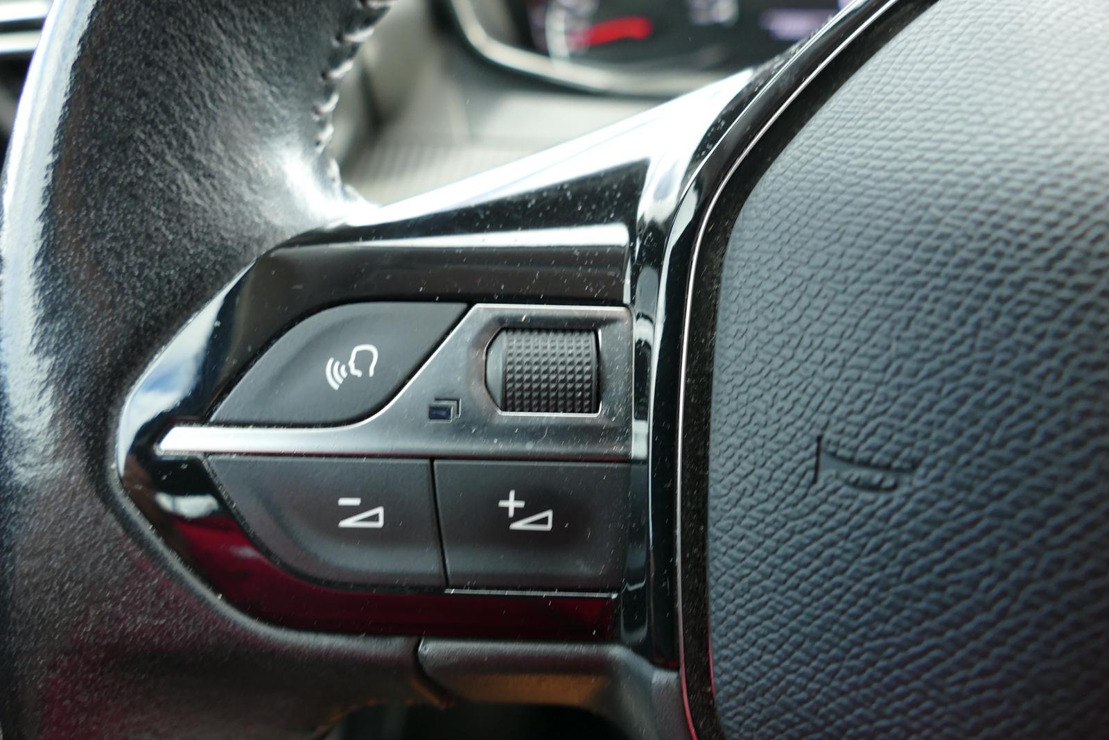 Peugeot 2008 1.2 Android Apple Tempomat Sitzheizung PDC, миниатюра 8