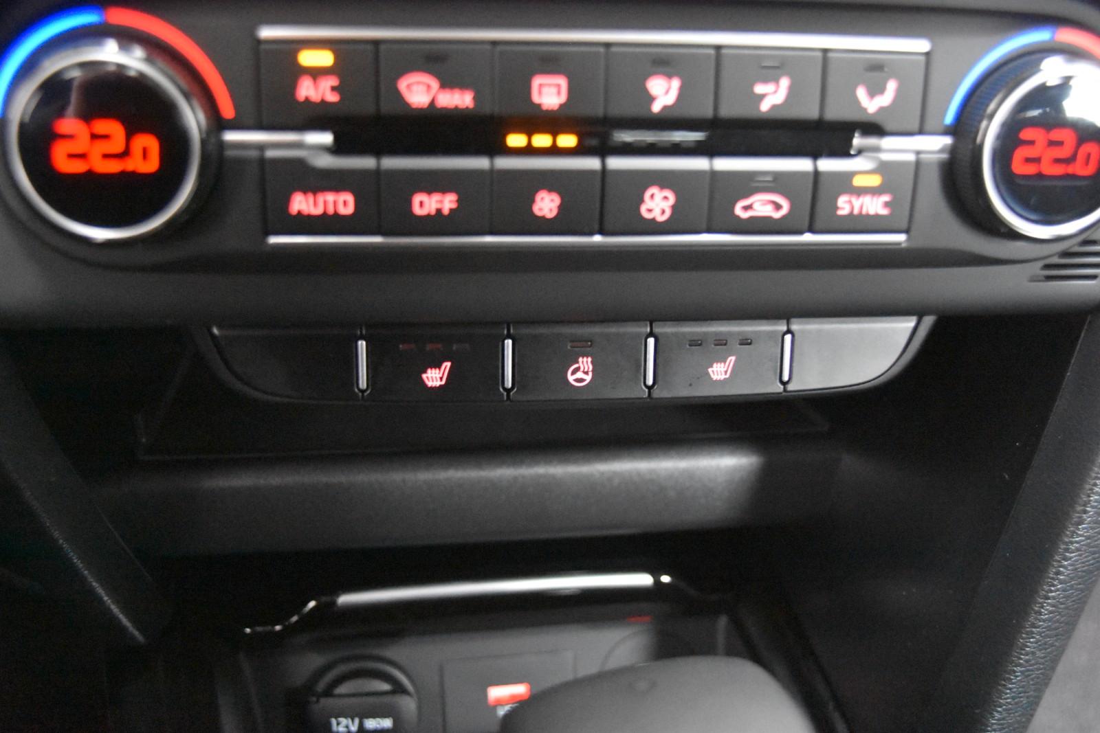 Kia Ceed SW Ultimate Edition DCT Navi Kamera SCC