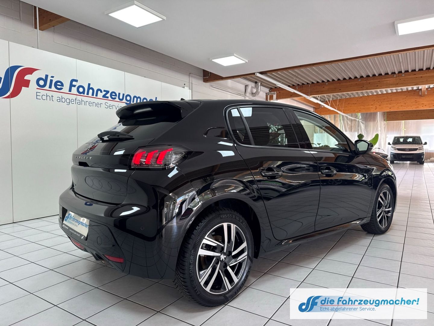 Fahrzeugabbildung Peugeot 208 Allure Navi LED Klimaautom Fahrerprofil DAB