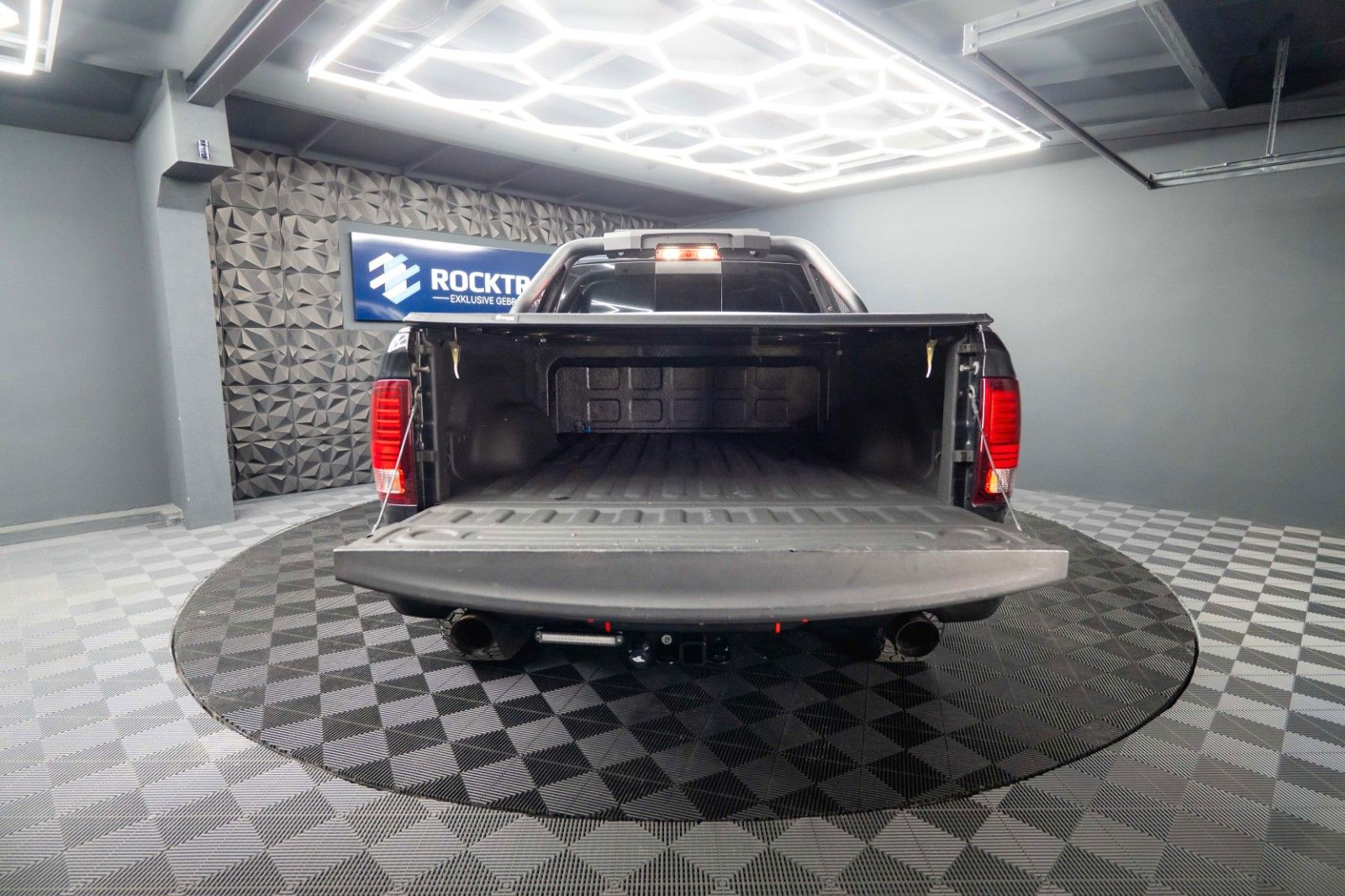 Fahrzeugabbildung Dodge RAM 5.7 V8 HEMI 4x4 OFFROAD Night-Paket LONGBED