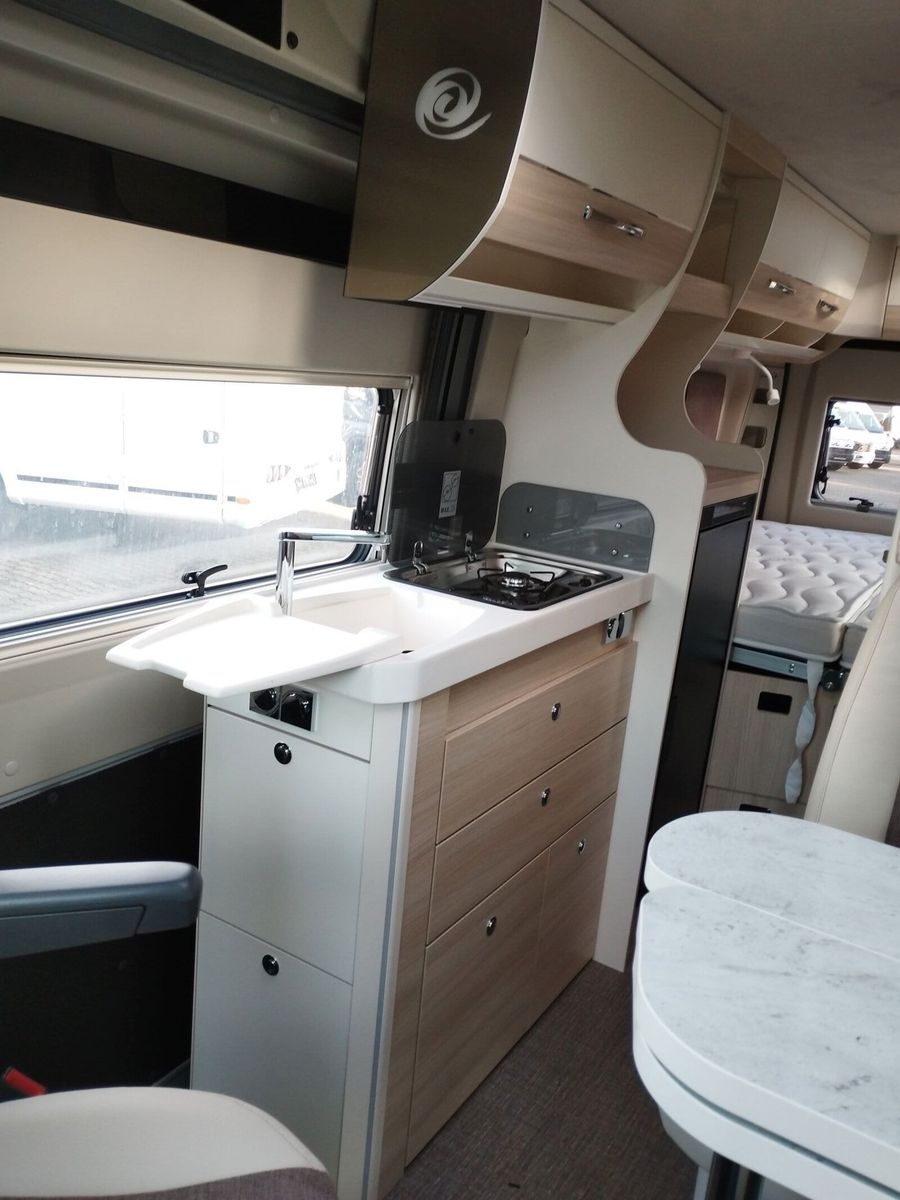 Fahrzeugabbildung Eura Mobil Van V 595 HB Alufelgen, RFK, Captain-Chair-Sitze