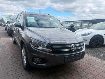 Volkswagen Tiguan - 1