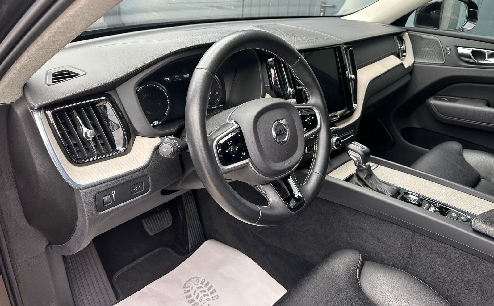 Volvo XC 60 Inscription 2WD SHZ Navi Vollleder LED foto 10