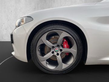 Alfa Romeo GIULIA 2.2 JTDM Super *AHK*Winterpaket*Navi*
