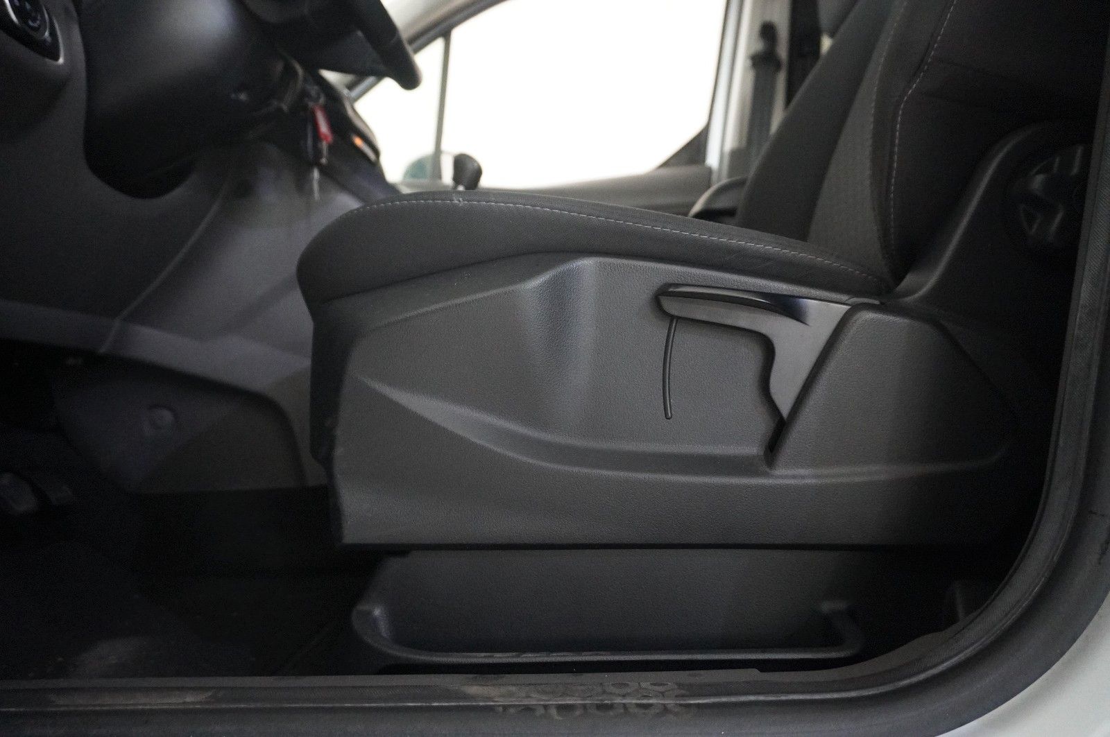 Fahrzeugabbildung Ford Tourneo Connect 1.5D TREND 5-SITZ NAVI/KAMERA