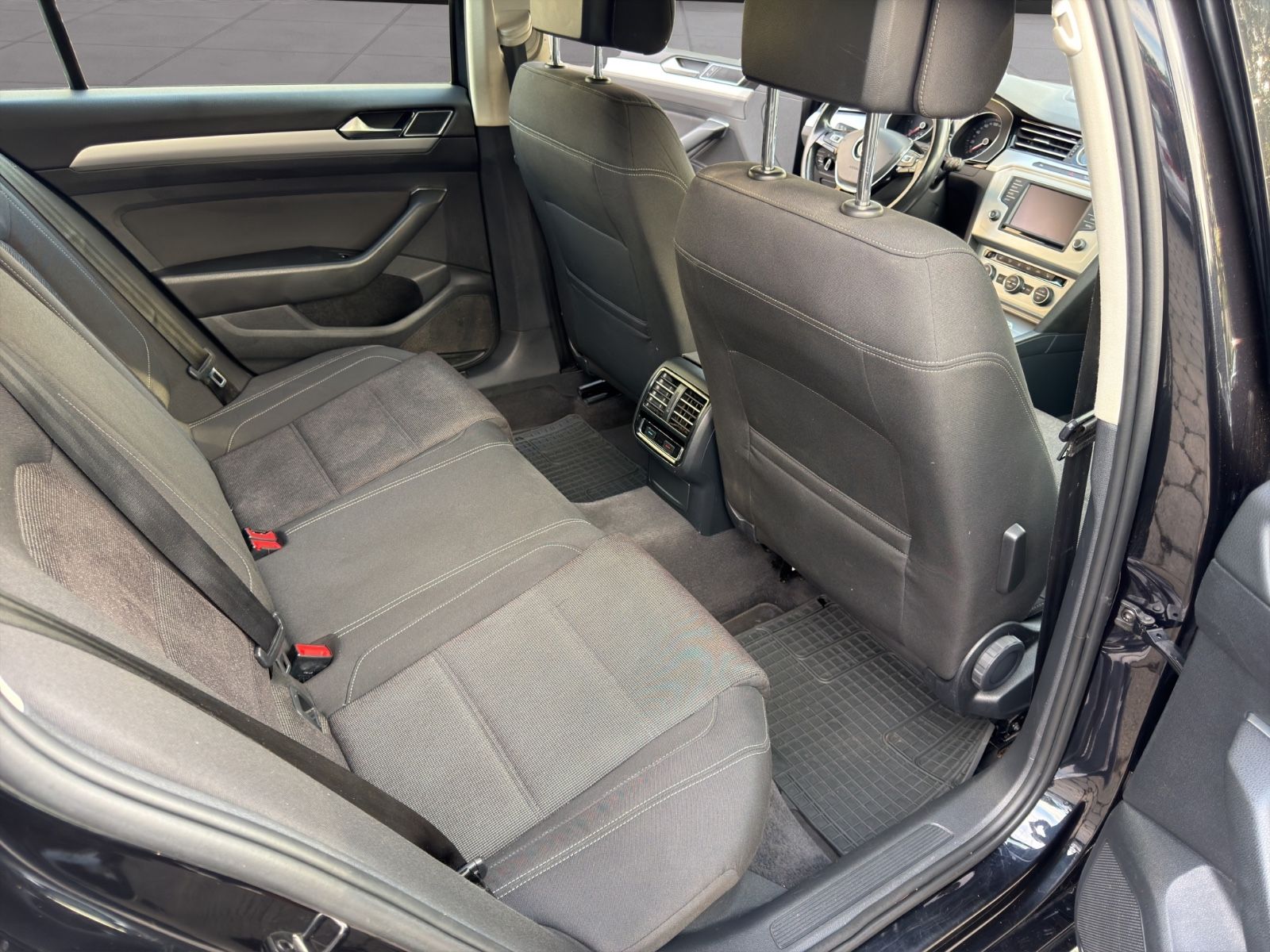 Fahrzeugabbildung Volkswagen Passat Variant Comfortline BMT/Start-Stopp