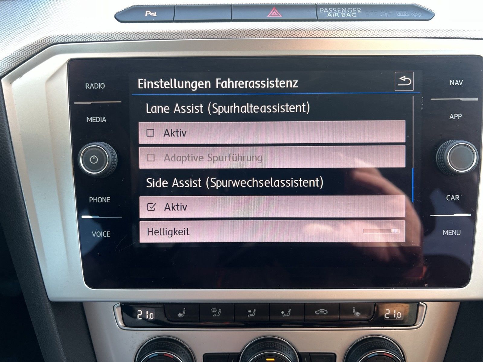Fahrzeugabbildung Volkswagen Passat Variant TSI Comfortline BMT LED Navi ACC