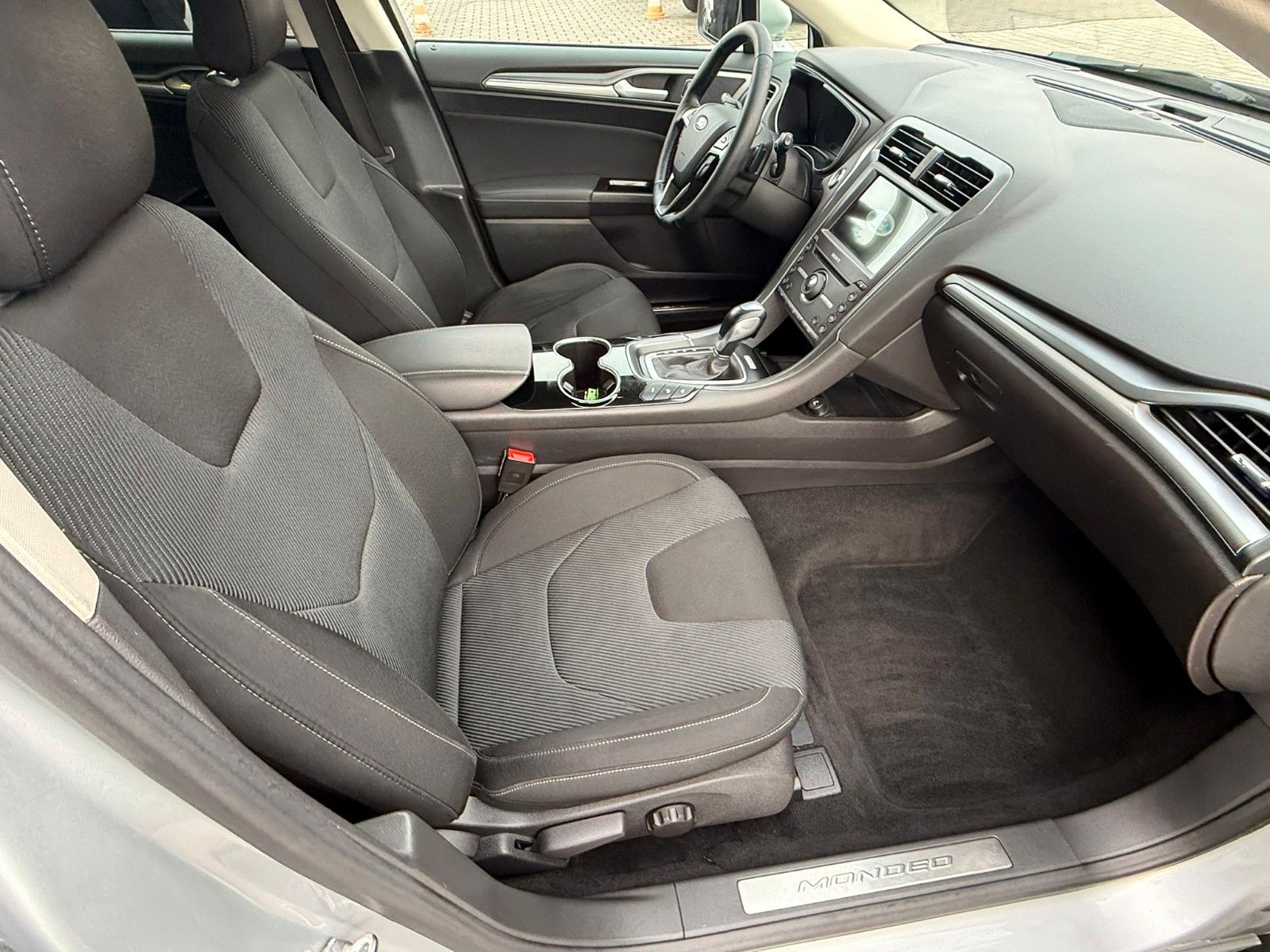 Fahrzeugabbildung Ford Mondeo Turnier Titanium