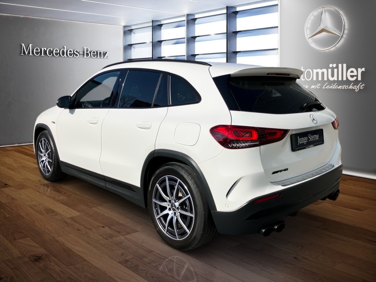 Fahrzeugabbildung Mercedes-Benz GLA 45 AMG 4M+ AHK+Pano+Night+Burmester+360°