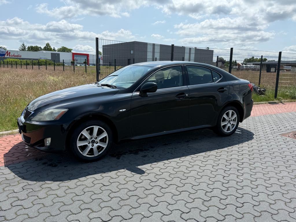 Lexus IS 220