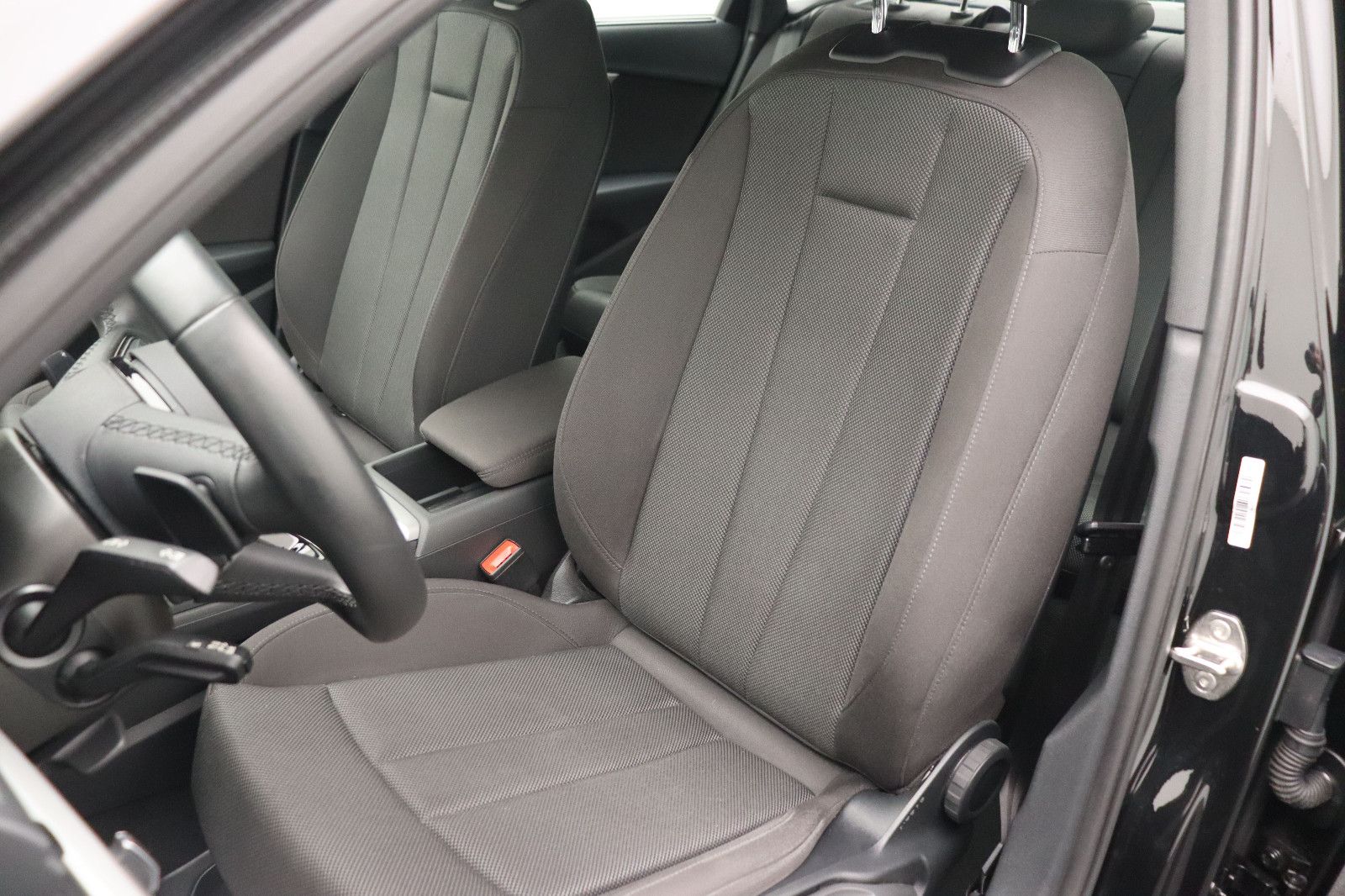 Fahrzeugabbildung Audi A4 Lim. 40 TDI advanced Kamera Optik Paket18"