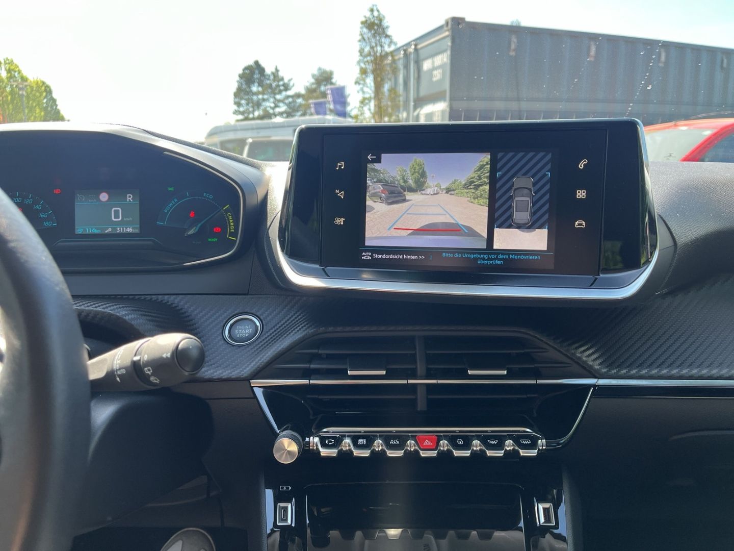 Fahrzeugabbildung Peugeot 2008 Allure Elektro 136 Navi CarPlay Temp.