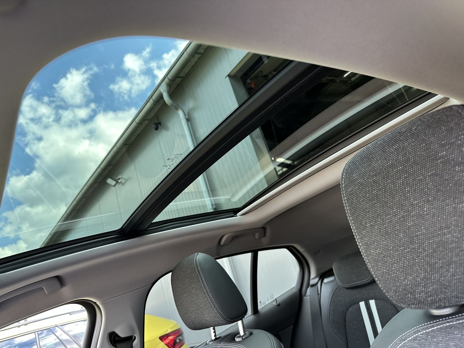 Fahrzeugabbildung BMW 118d Sport-Line Aut. NAV+LED+PANO+SPIEGEL-PAKET