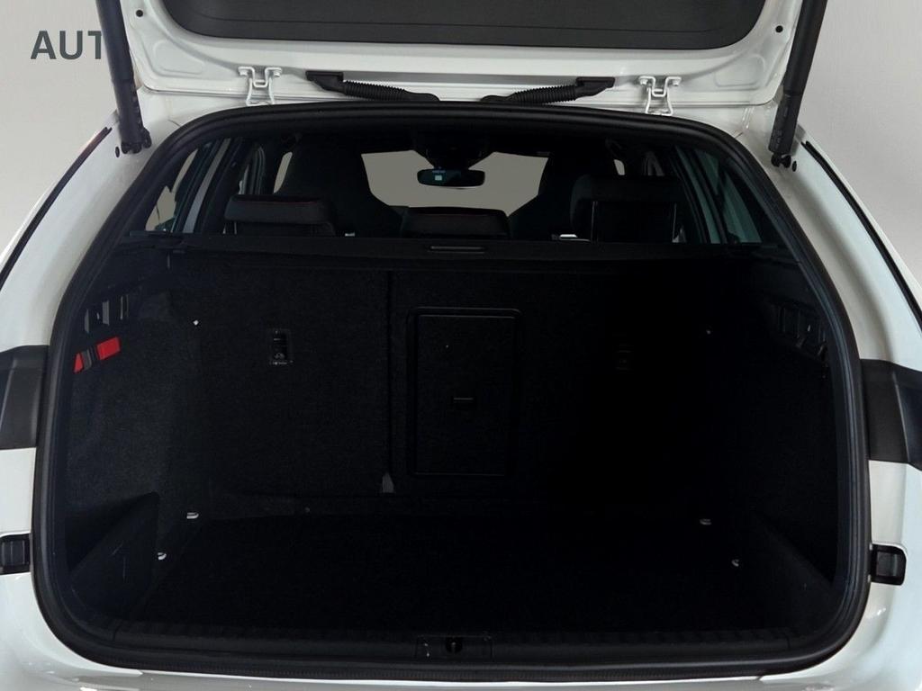 Skoda Octavia 2023 г. Белый, пробег 52600 км