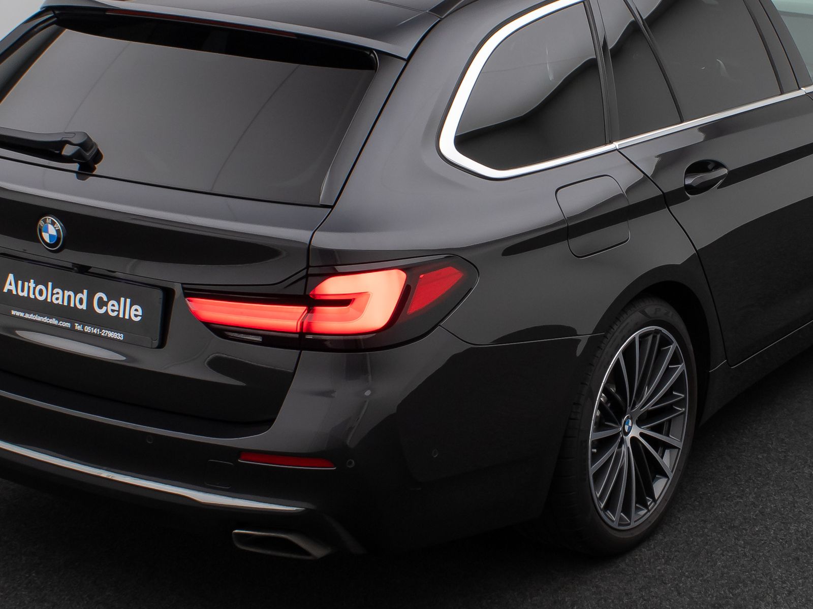 Fahrzeugabbildung BMW 530d xD Luxury Line Panorama HUD Individual 19Zl