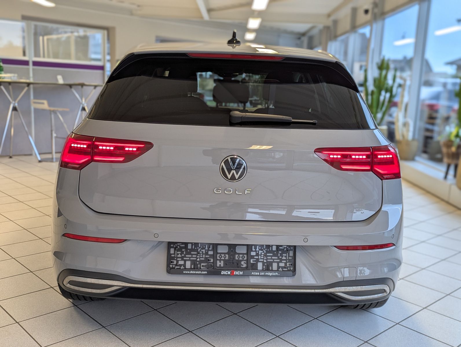 Fahrzeugabbildung Volkswagen Golf 1.5 TSI Matrix Kamera ACC Connect Plus