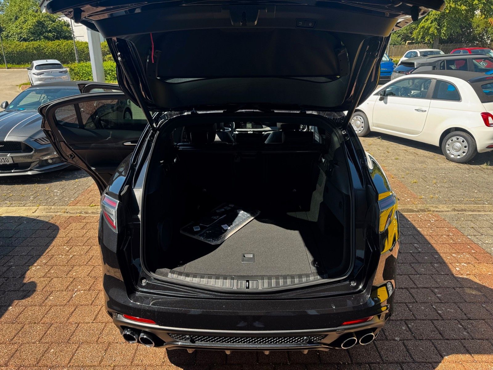 Fahrzeugabbildung Alfa Romeo QUADRIFOGLIO 2.9 V6 Bi-Turbo Q4 Glasdach Memory
