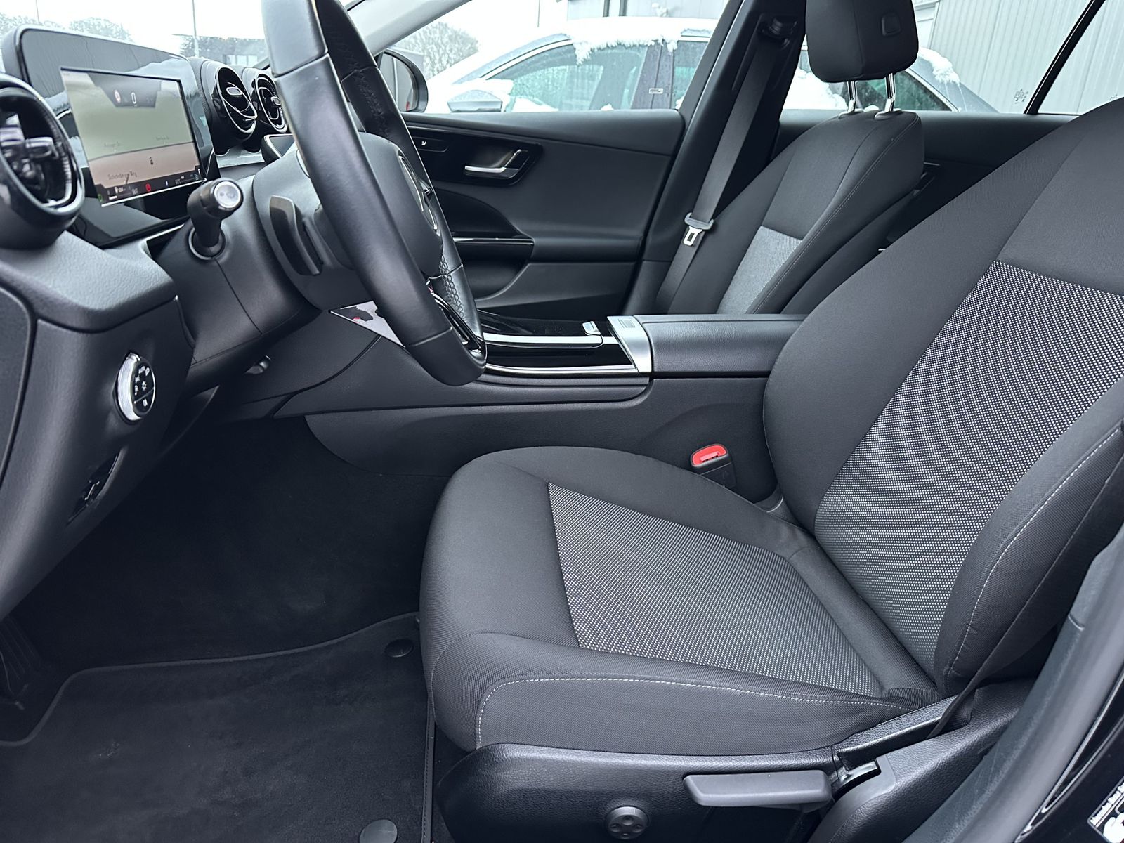 Fahrzeugabbildung Mercedes-Benz C 220d T 4M Avantgarde NAV+LED+AHK+KAM+V-COCK+1H