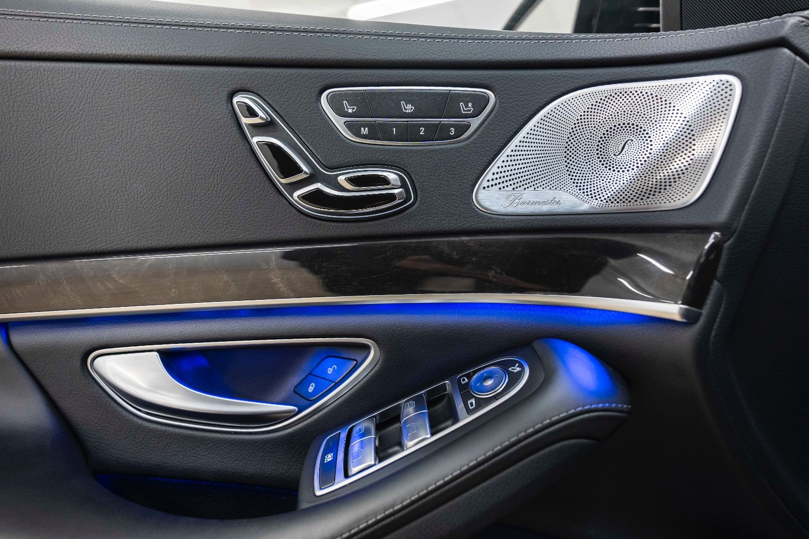 Fahrzeugabbildung Mercedes-Benz S 560 BURMESTER MASSAGE LED HUD 360° LUFT PANO