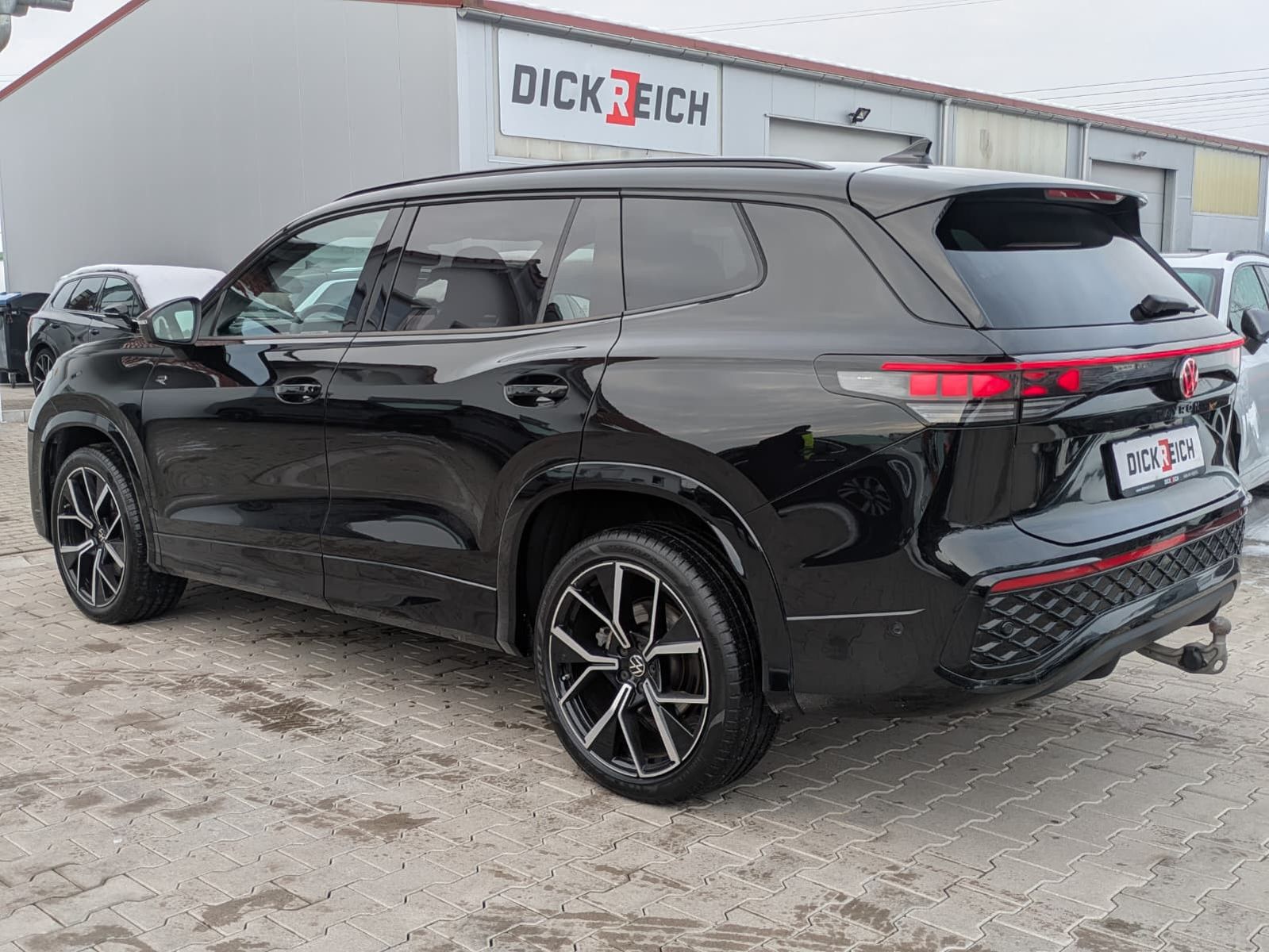 Fahrzeugabbildung Volkswagen Tayron 2.0 TDI 4M R-Line BLACK*7Si*MATRIX*PANO