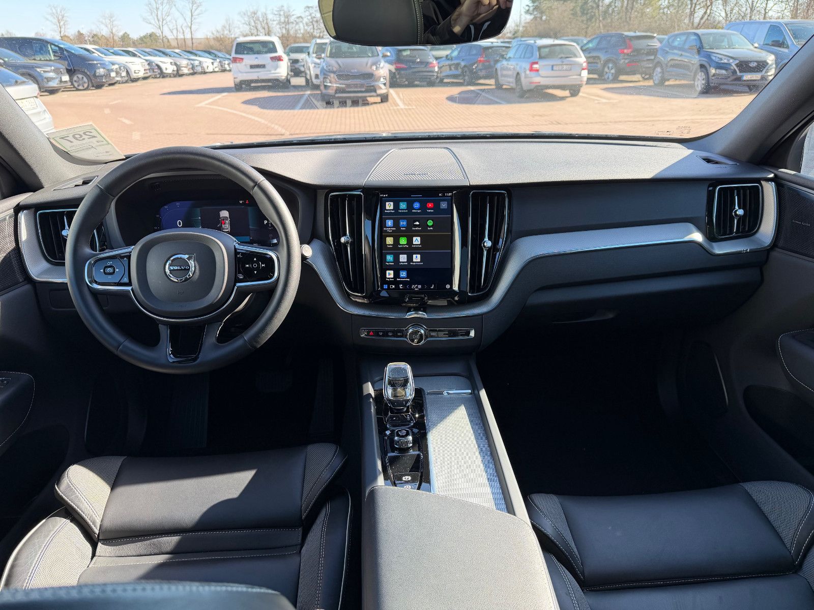 Fahrzeugabbildung Volvo XC60 B4 B Plus Dark*H&K*360°*PANO*AHK*STHZG*