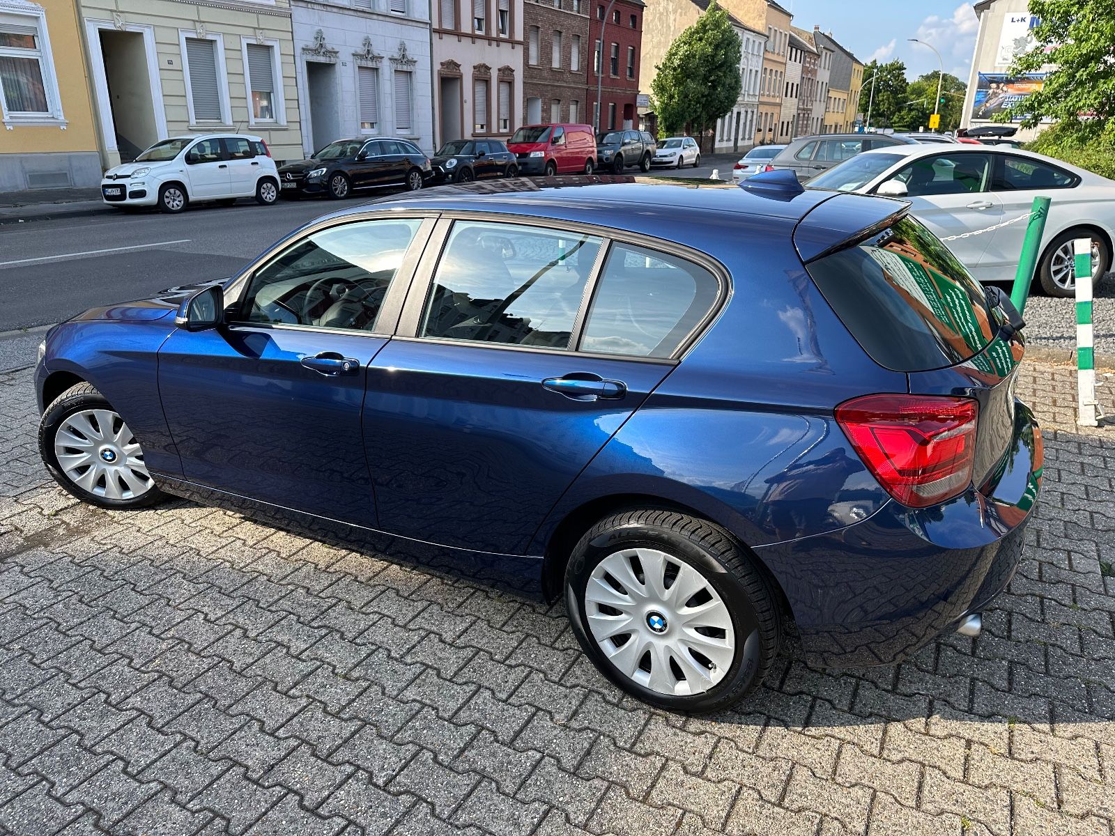 Fahrzeugabbildung BMW 116 Baureihe 1 Lim. 5-trg. 116i XENON PDC KLIMAT