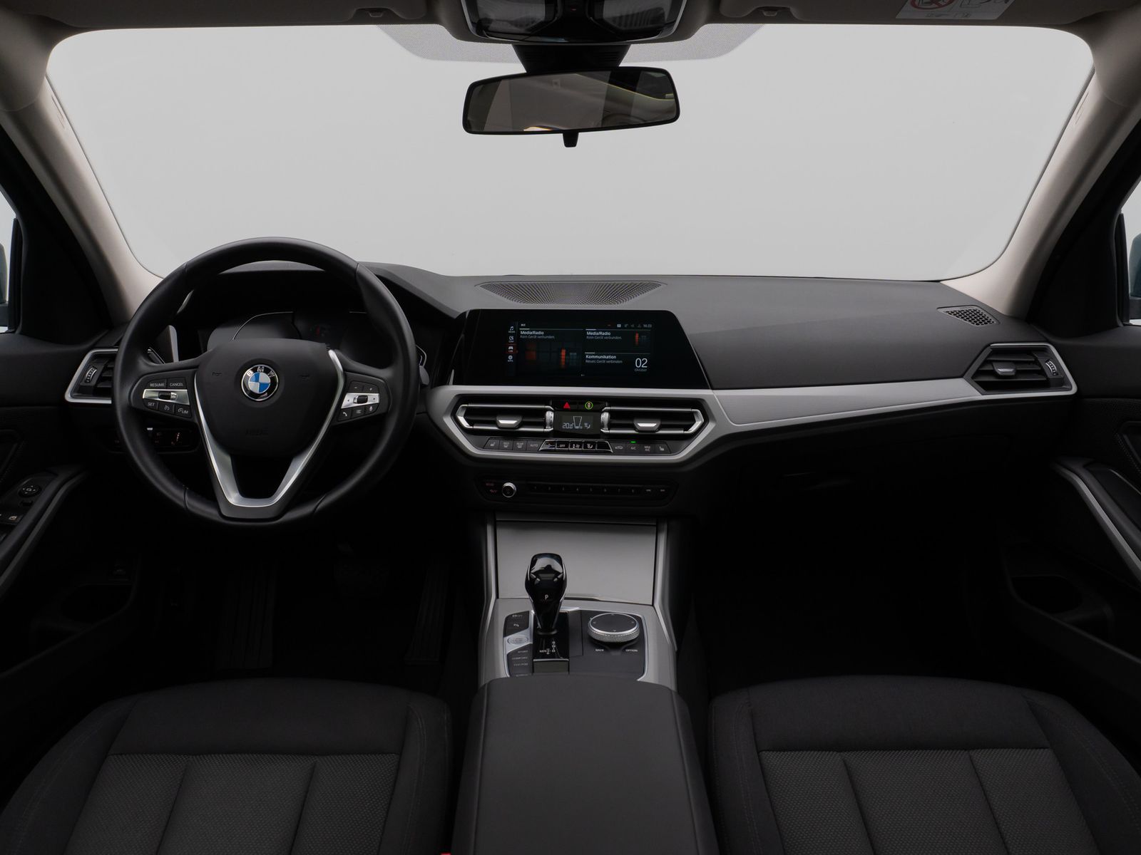 Fahrzeugabbildung BMW 320d Panorama DAB PDC Sitzhzg Geschwindigkeitsre