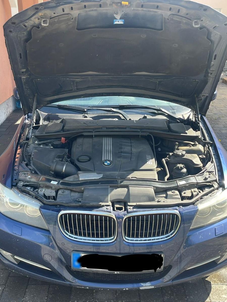 BMW 330 2011 — photo 9