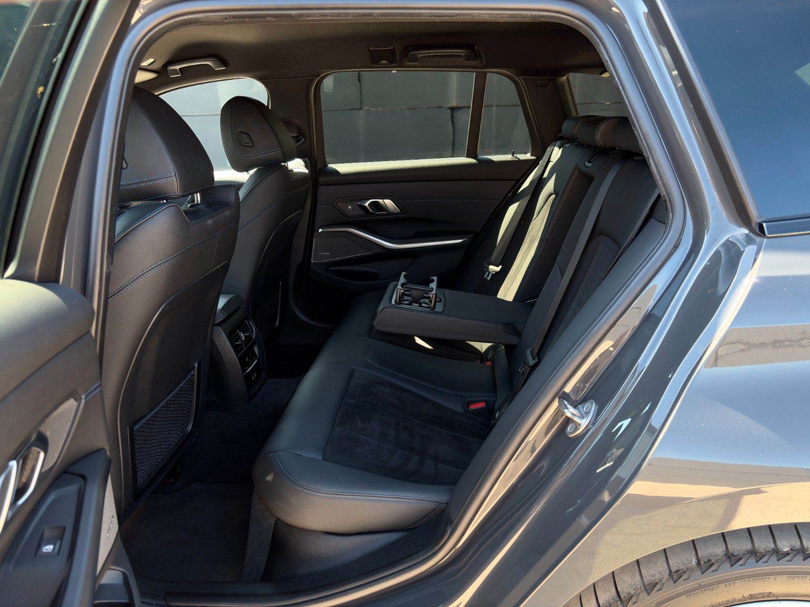 Fahrzeugabbildung BMW 320e Touring M Sport Aero Laser Akustik HUD H&K