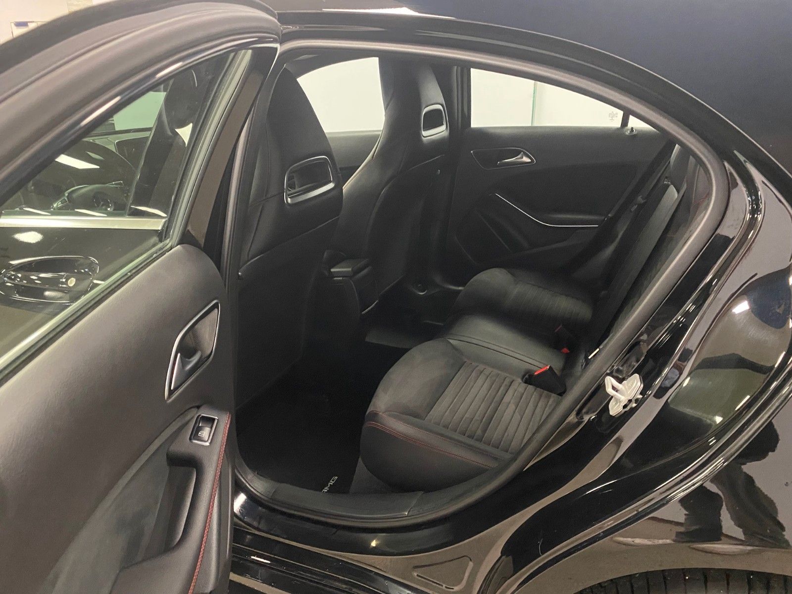 Fahrzeugabbildung Mercedes-Benz A 180 StreetStyle+NAVI+18"+AMG Optik Paket+DCT+