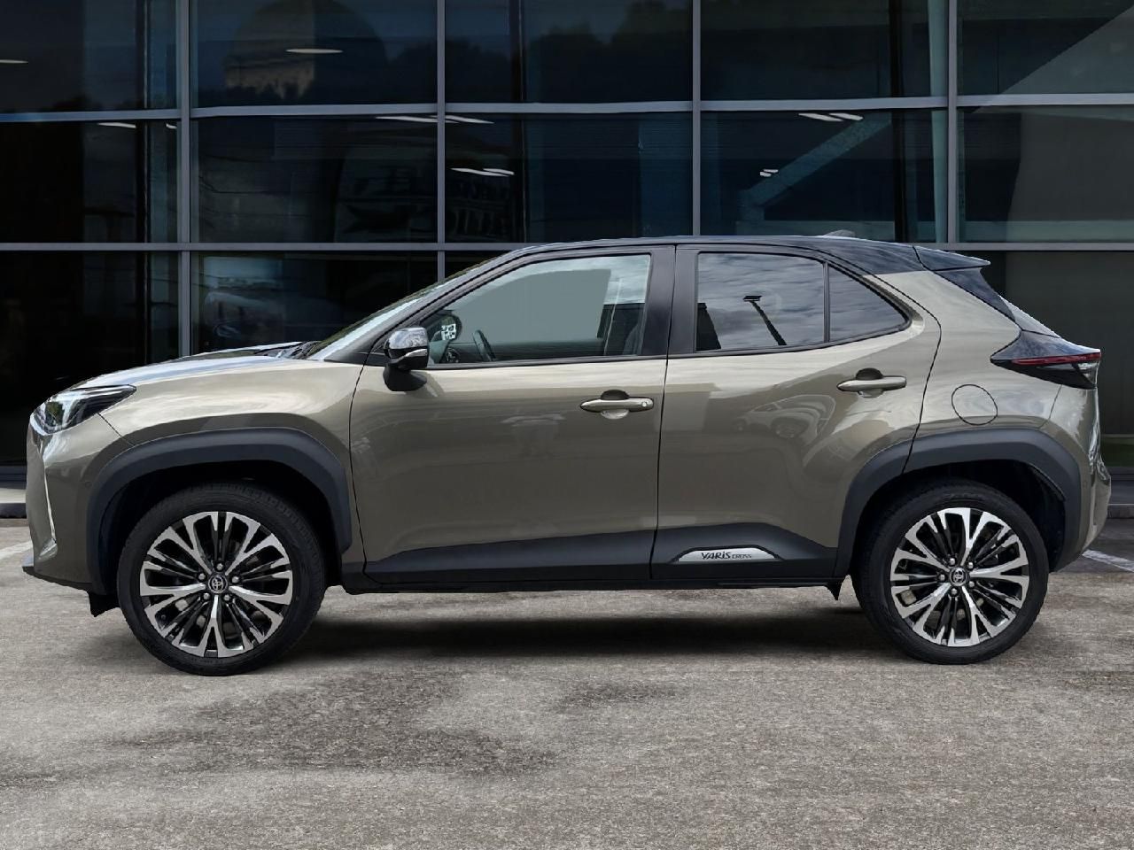 Fahrzeugabbildung Toyota Yaris Cross Hybrid AWD-i Elegant