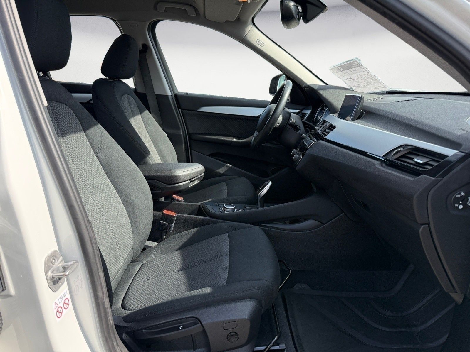 BMW X1 sDrive18i Advantage Navi Klimaaut. Aut. Heckk foto 9