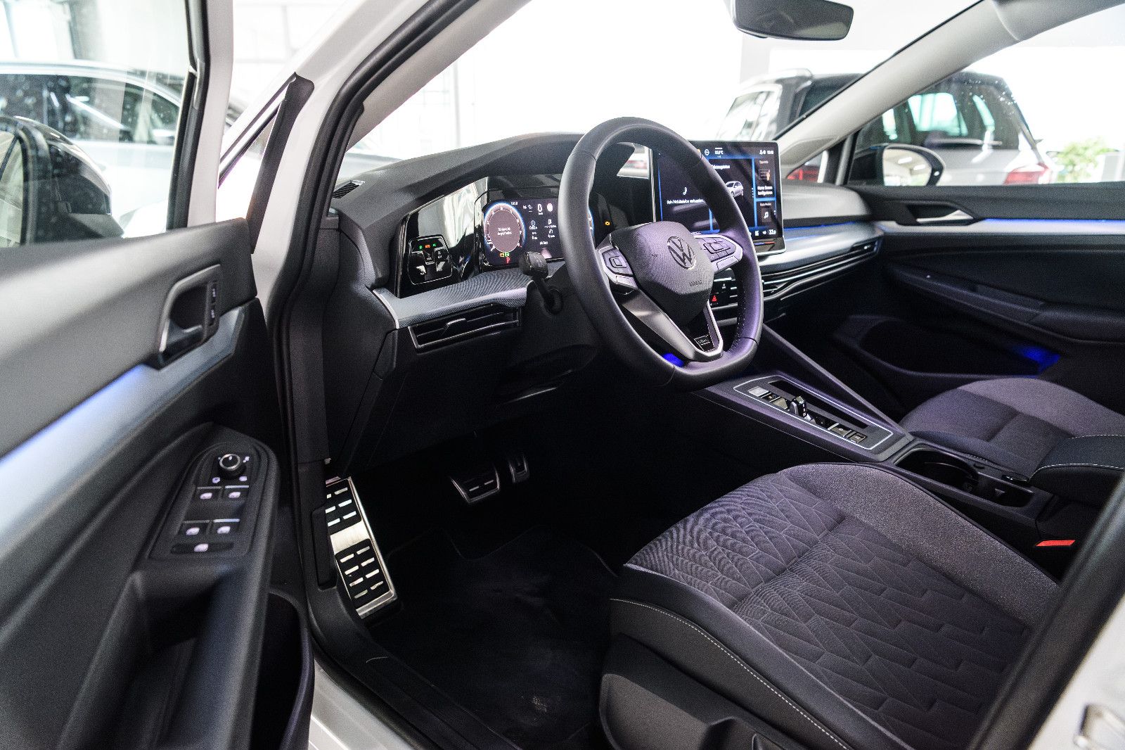 Fahrzeugabbildung Volkswagen Golf VIII GOAL 1.5 eTSI DSG +LED +Kamera +SHZ