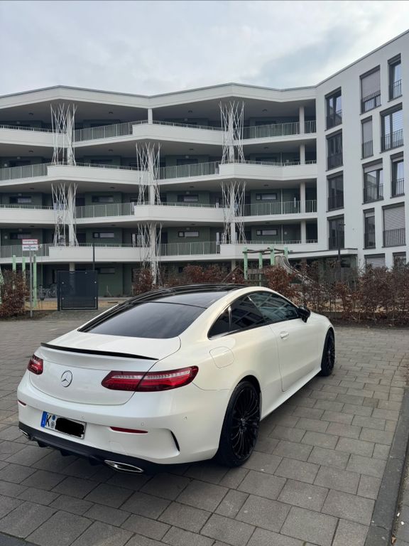 Image of Mercedes-Benz E 200